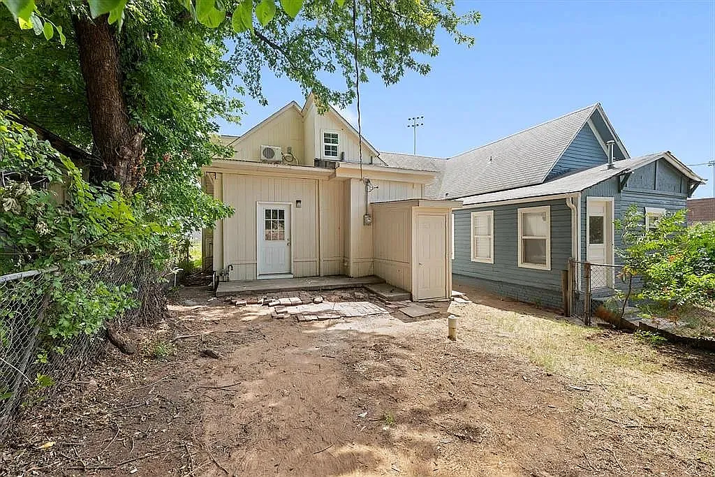 3 bed, 1.5 bath, 1164 sqft, $1,500 — Photo 2