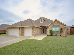 2409 SE 12th St, Moore, OK 73160