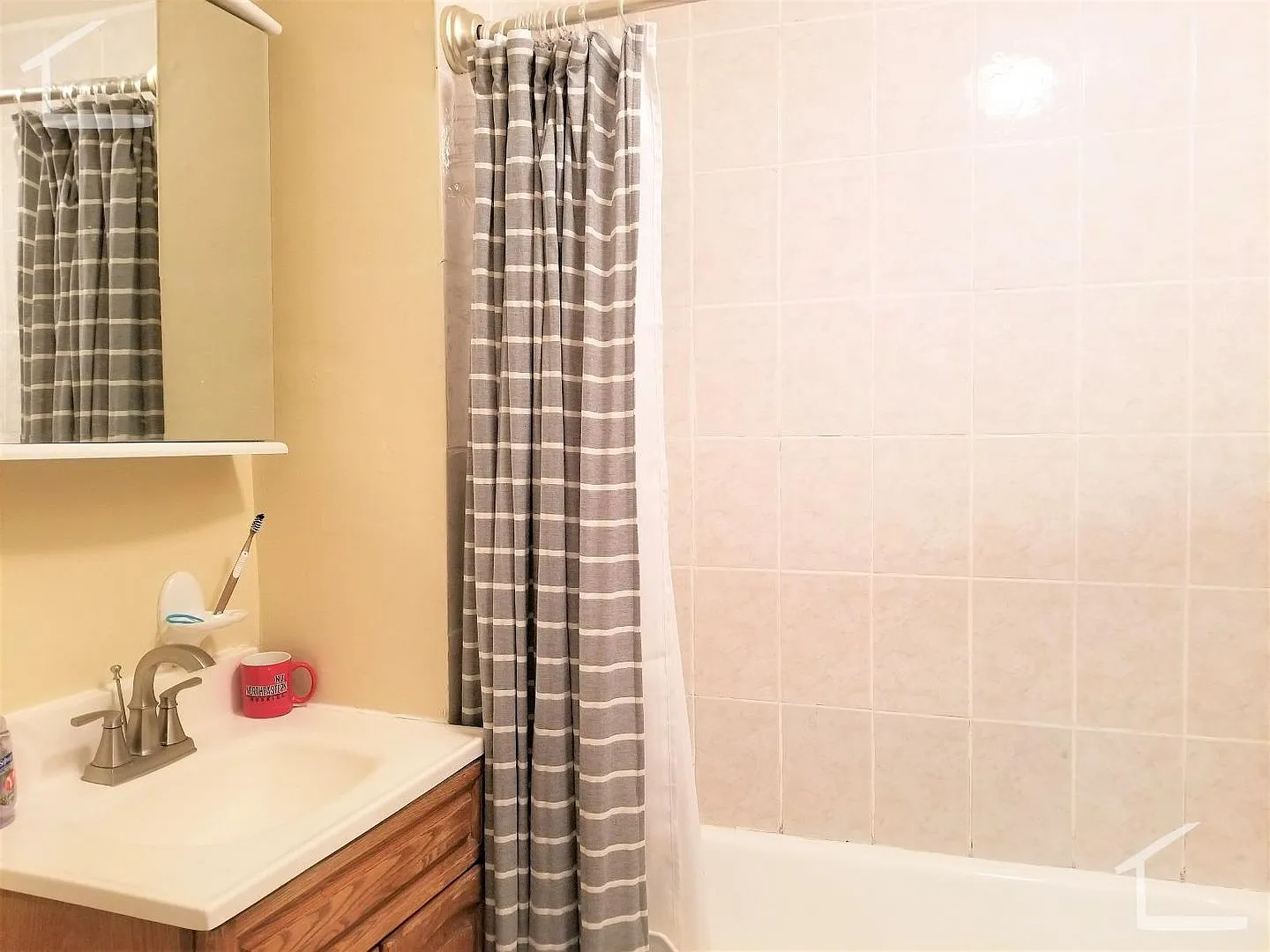 No Brokers Fee, Large Unit, Eat-in Kitchen, Stainless Steek Appliances, Laundry on a Site, Can be... — Photo 3