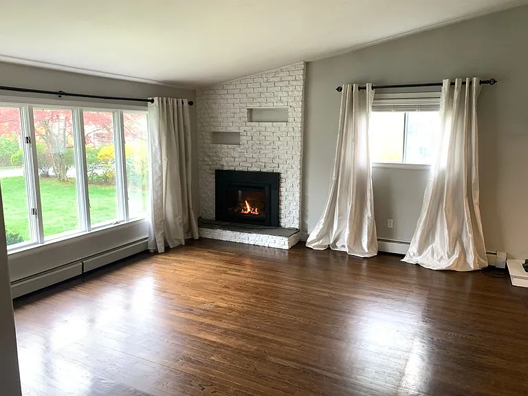 384 Matthews St — Photo 9
