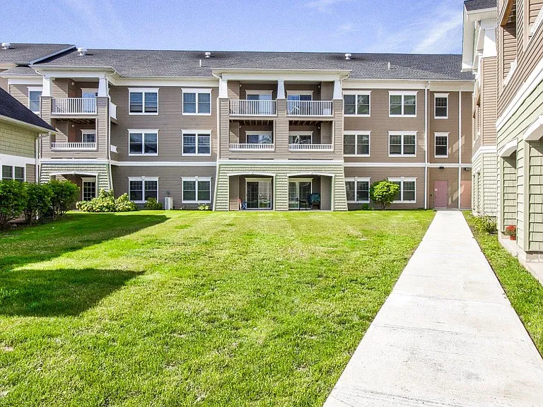 Greenwood Cove Apartment Homes — Photo 24