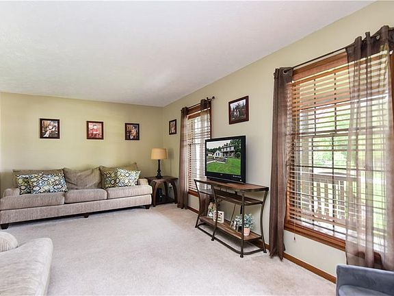 5th image of 409 Wyndclift Pl
