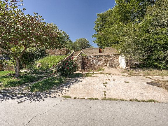 2nd image of 218 N Garfield Ave W