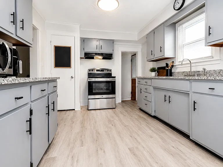 433 Atwood St — Photo 5