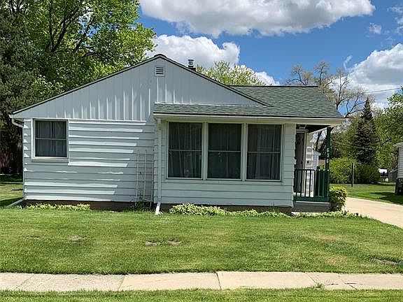 2nd image of 636 N Lapeer St