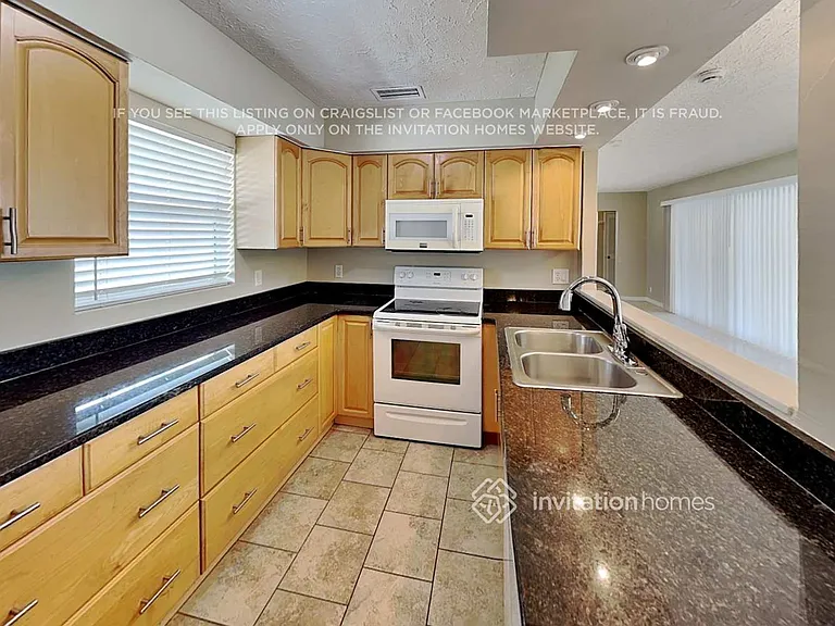 3144 Bougainvillea St — Photo 6