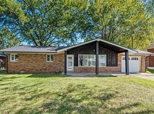 31 Rosewood Dr, Maryville, IL