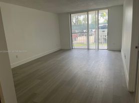 484 NW 165th Street Rd