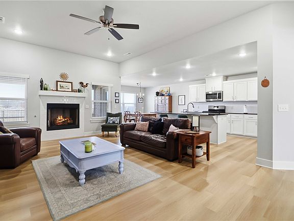 5th image of 108 Phyllis Farm Rd