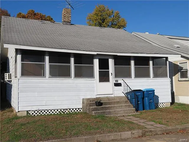 345 E Penning Ave photo 1