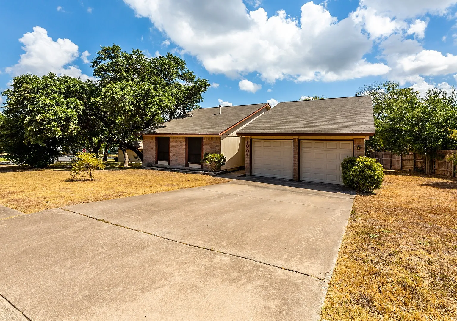Charming Cottage in North Park Estate - Prime Location! — Photo 1