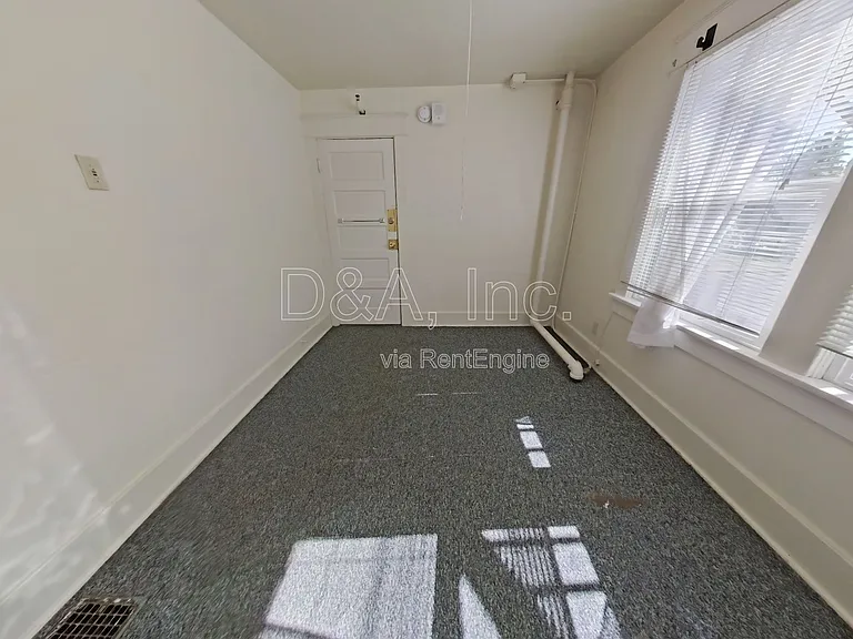 242 NW 15th St #1 — Photo 3