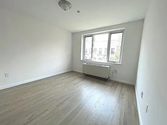 379 E 10th St #PHB — Photo 3