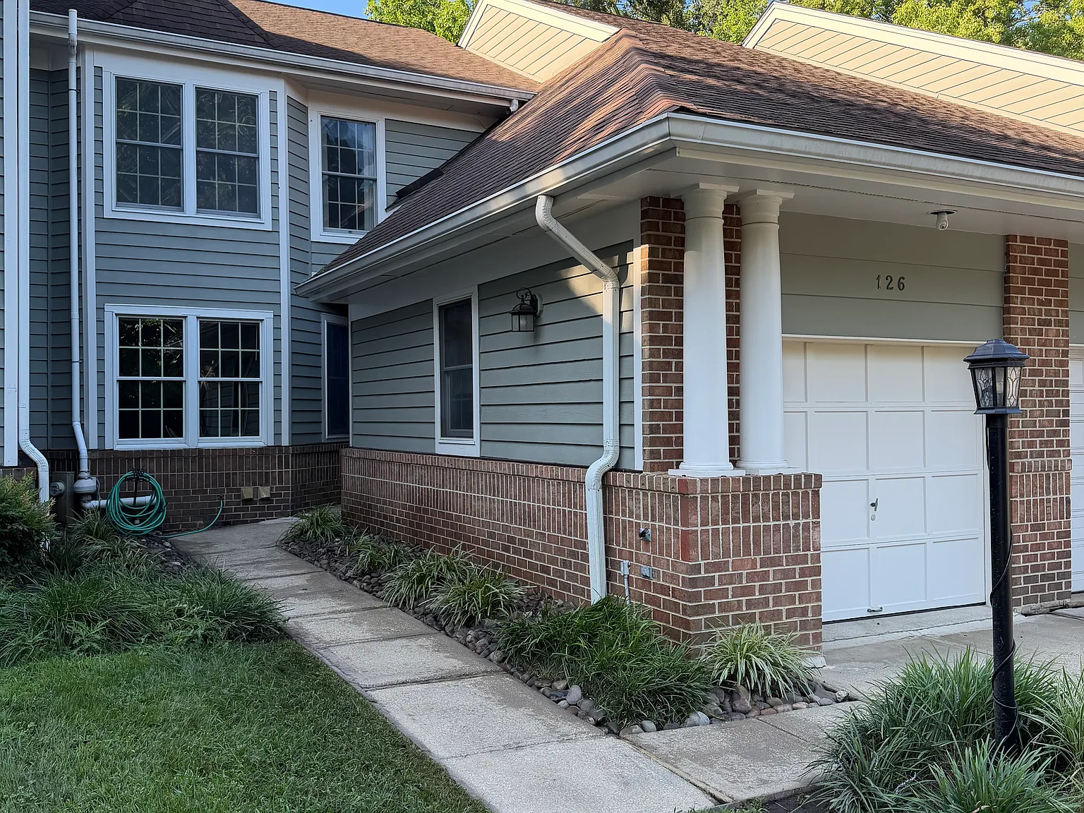3 bed, 3.5 bath, 2533 sqft, $3,150 — Photo 2