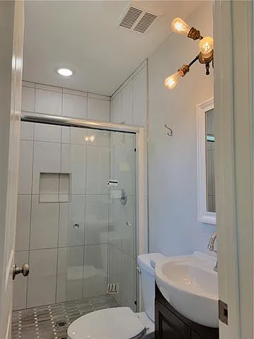3 bed, 3.0 bath, 1400 sqft, $2,100 — Photo 4