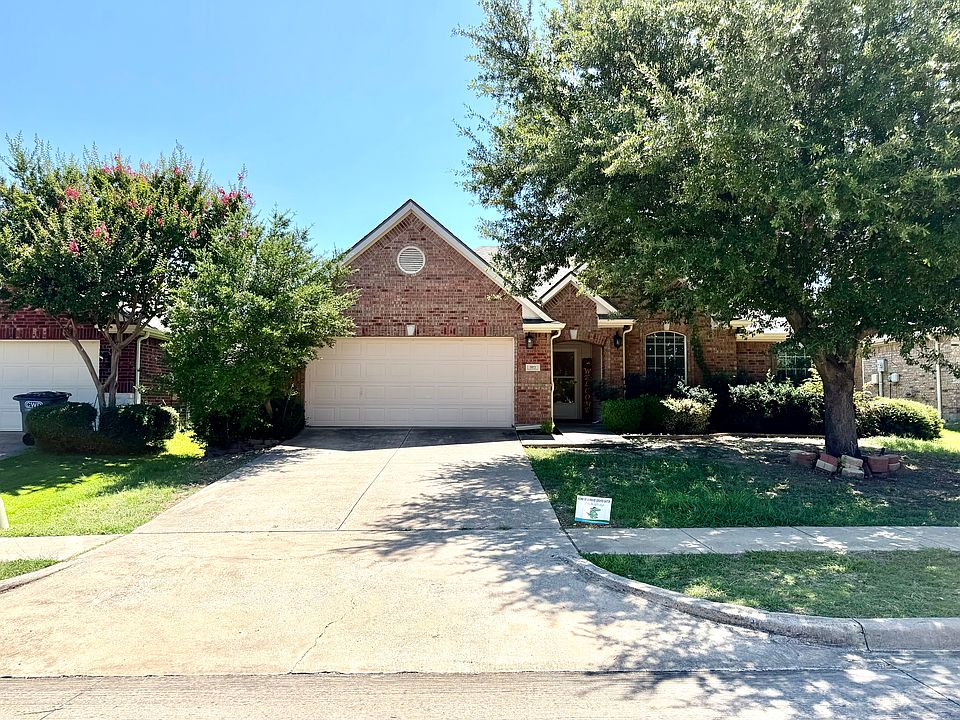 1st image of 902 Rockton Dr
