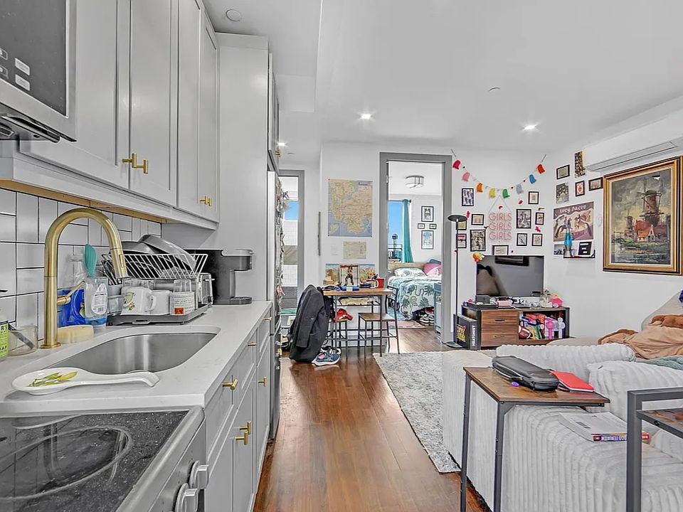 1st image of 412 Suydam St #3B