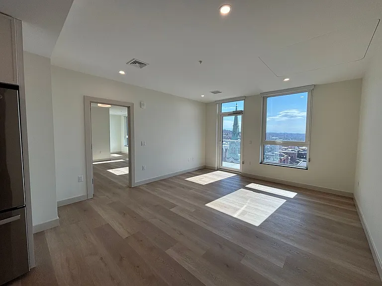Bank Street Apartments at Burlington Square — Photo 19