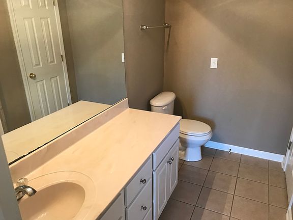 2nd image of 537 Glenmede Ln