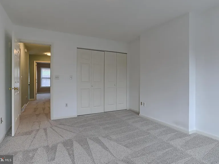 1127 Wicklow Ct — Photo 11