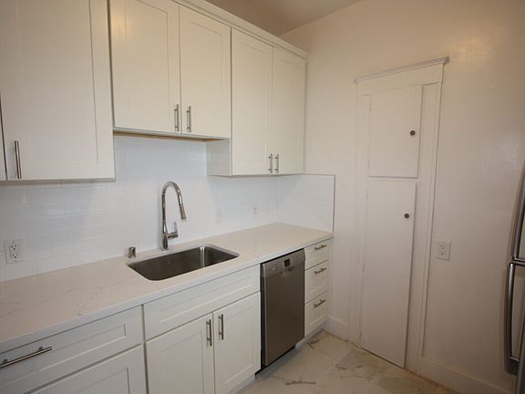 3rd image of 2341 Market St APT 5