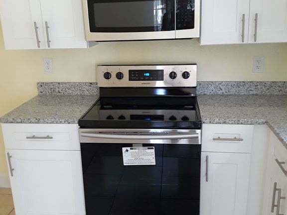 3rd image of 4931 Wildflower Dr