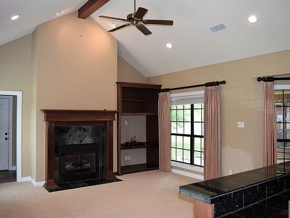 3rd image of 52 Briarwood Cir
