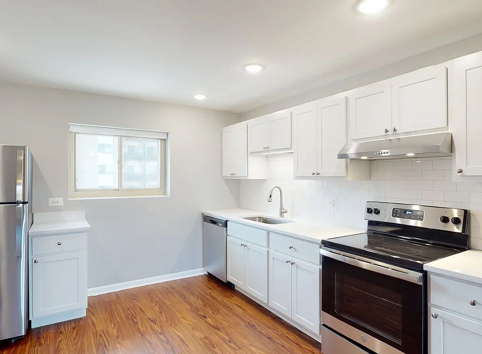 1st image of 241 Des Plaines Ave APT 3A