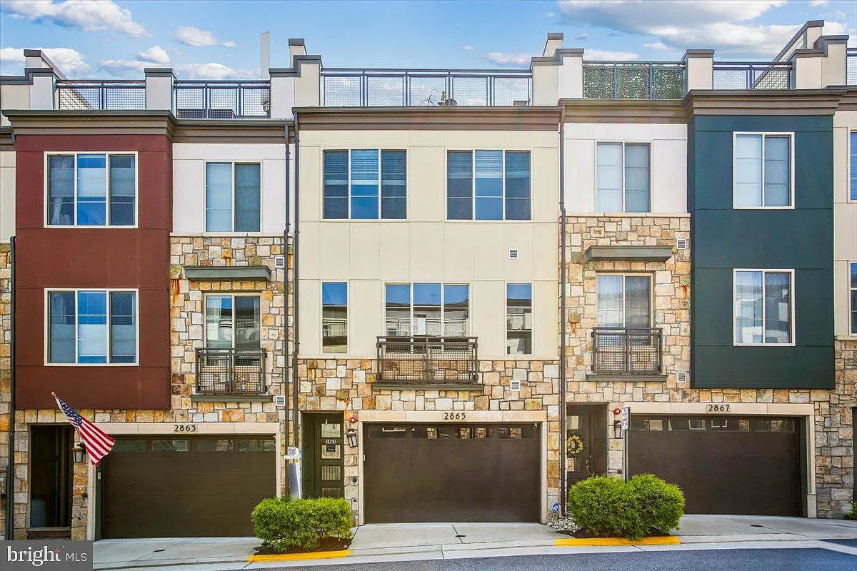 4 bed, 5.0 bath, 2896 sqft, $4,500 — Photo 1