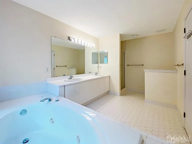 48 Berkshire Way — Photo 12