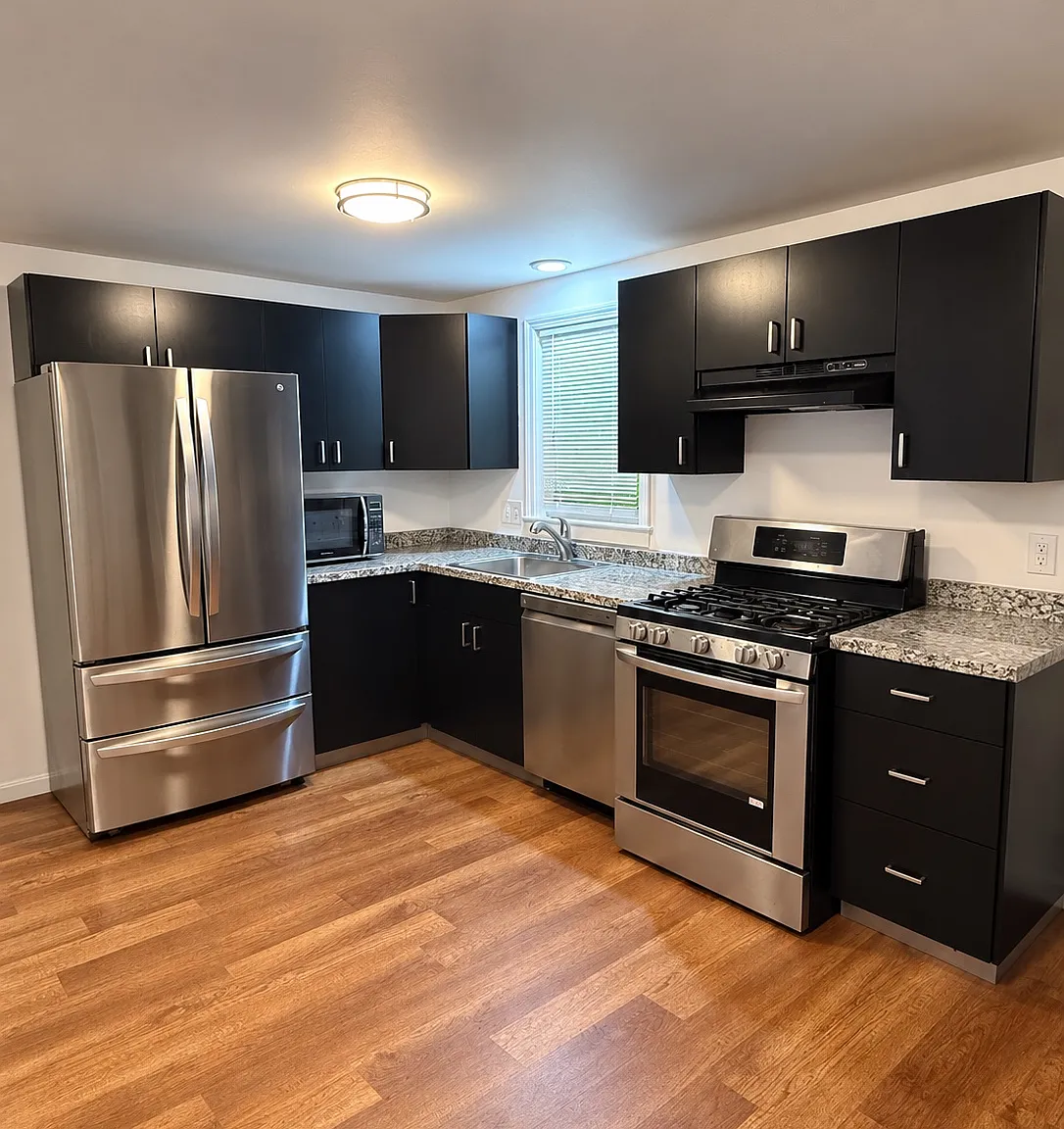 3 bed, 1.5 bath, 1404 sqft, $3,400 — Photo 1