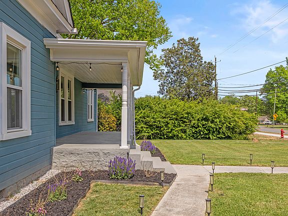 3rd image of 803 Cove Rd
