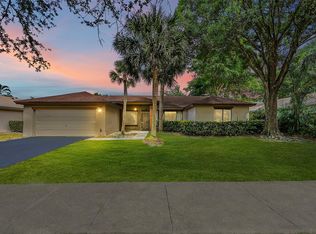 5542 NW 41st Ave, Coconut Creek, FL 33073