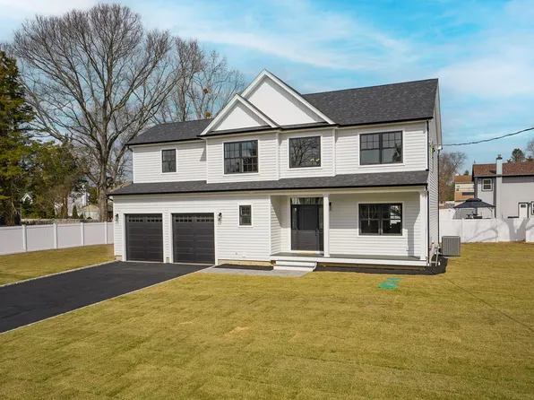 47 Rotterdam Street, Huntington, NY 11743