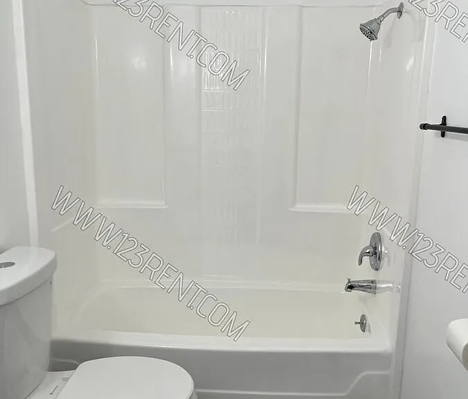 817 E Kildare St — Photo 12