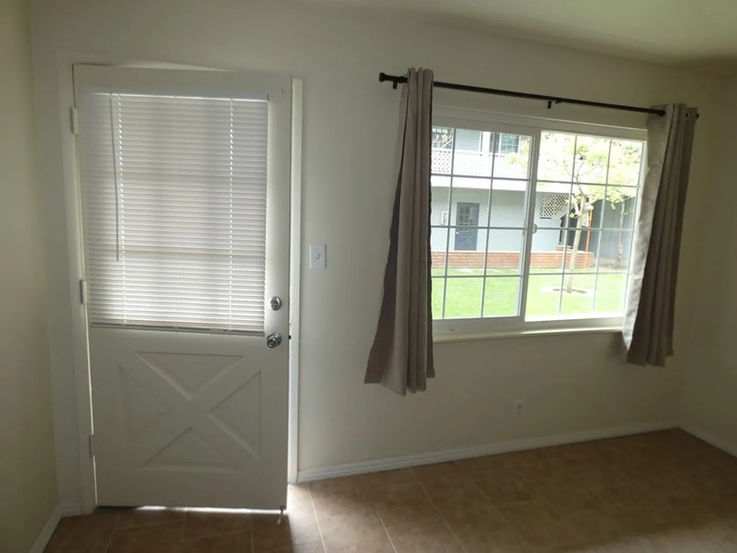 2 Bedroom Downstairs Apartment in Santa Maria — Photo 3