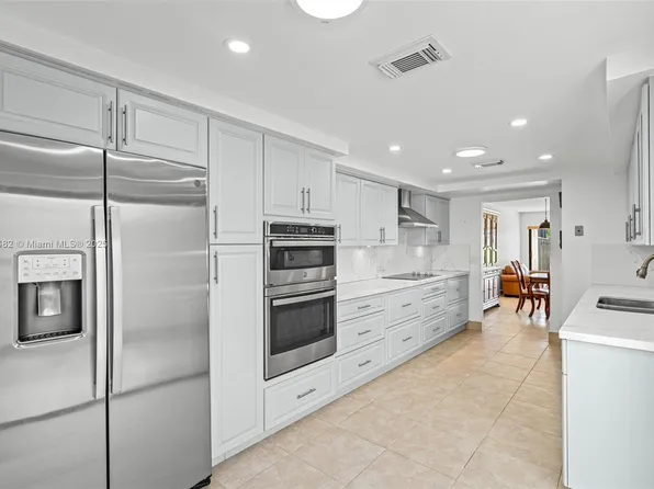19435 E Lake Dr, Hialeah, FL 33015