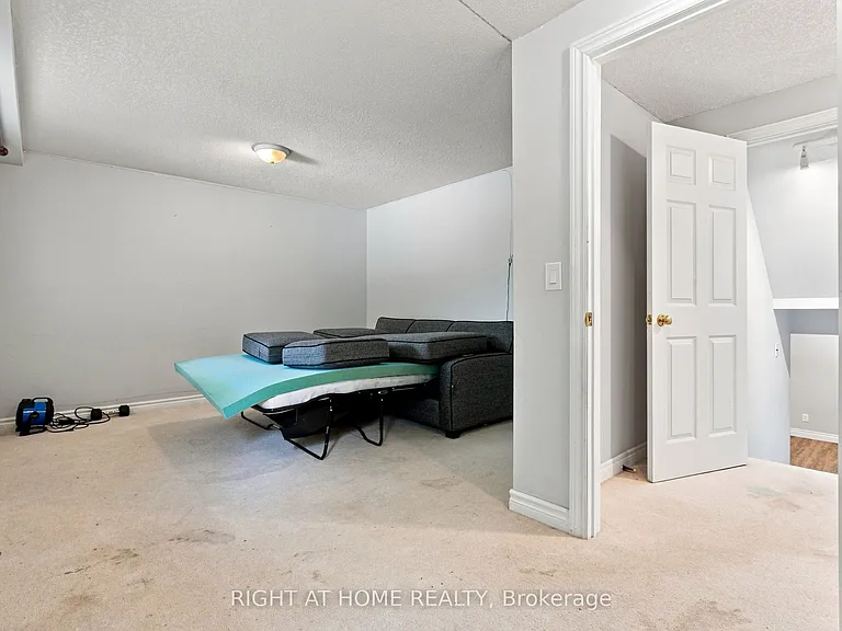 187 Clairfields Dr E — Photo 21
