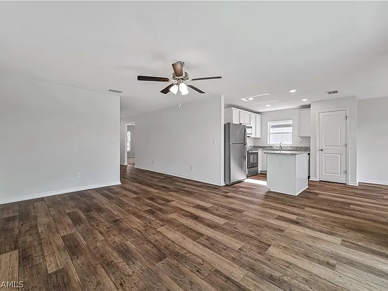 1385 Bush St W — Photo 5