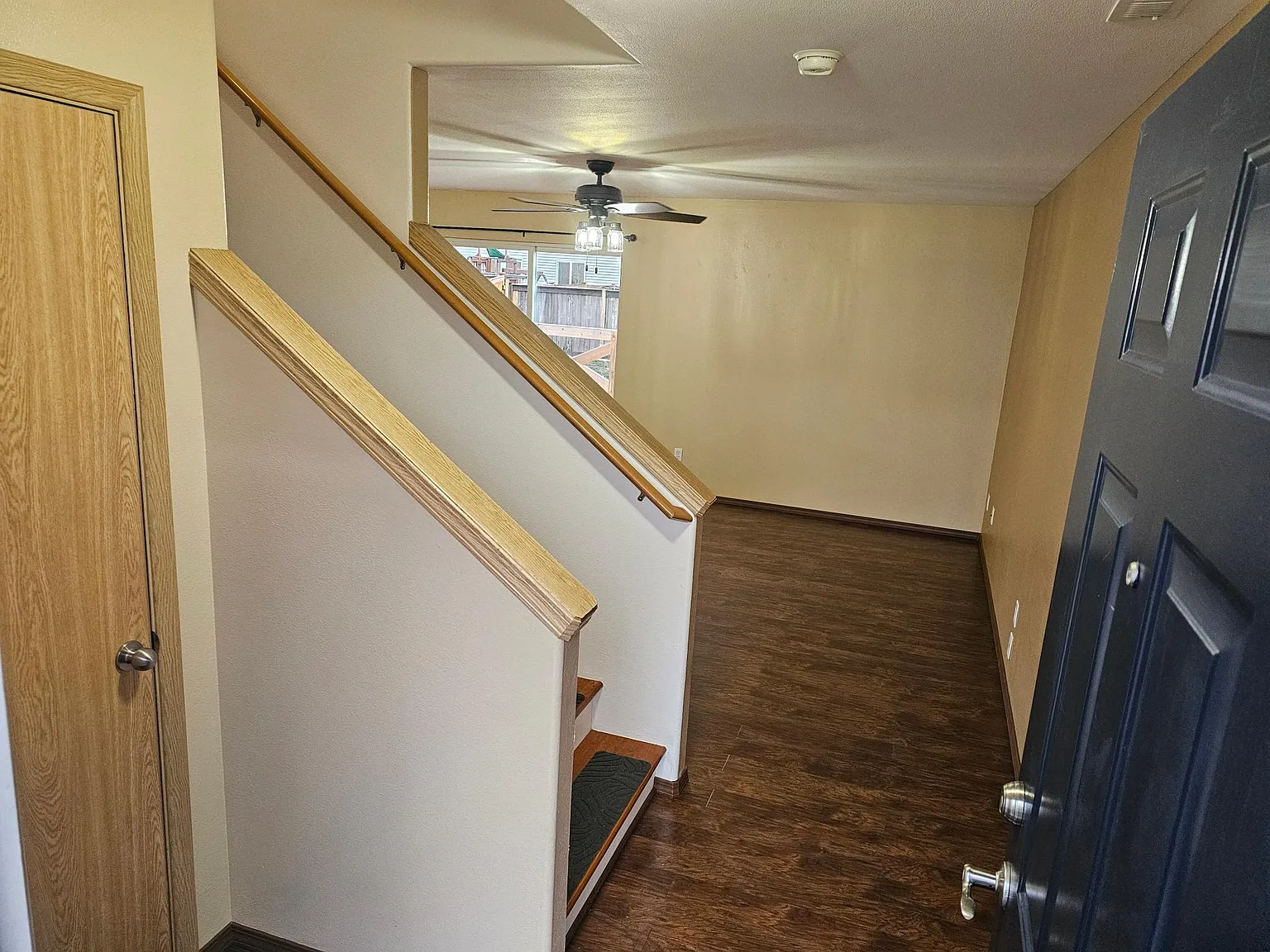3 bed, 2.5 bath, 1590 sqft, $2,500 — Photo 3