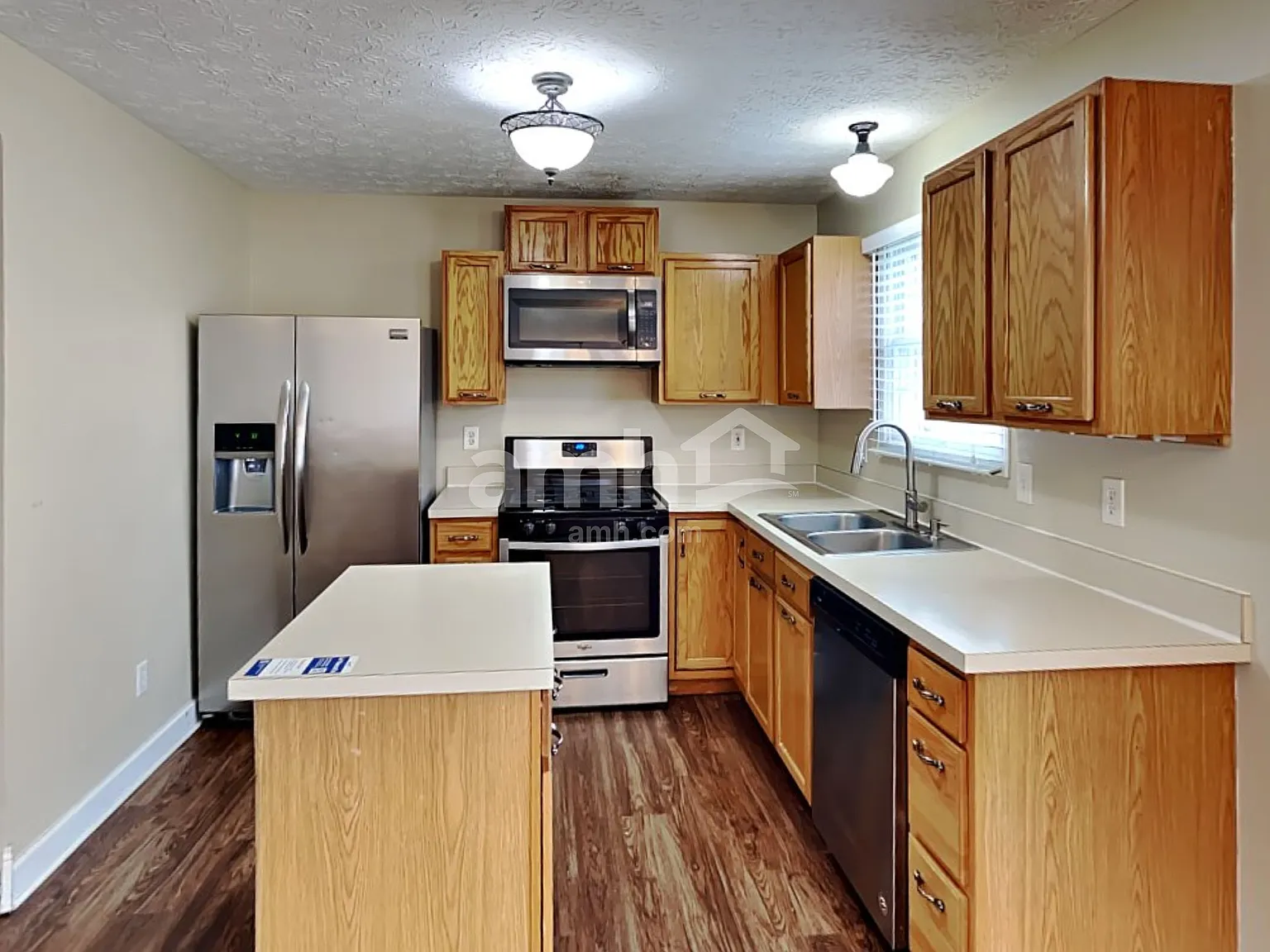 4 bed, 2.5 bath, 1853 sqft, $2,430 — Photo 3