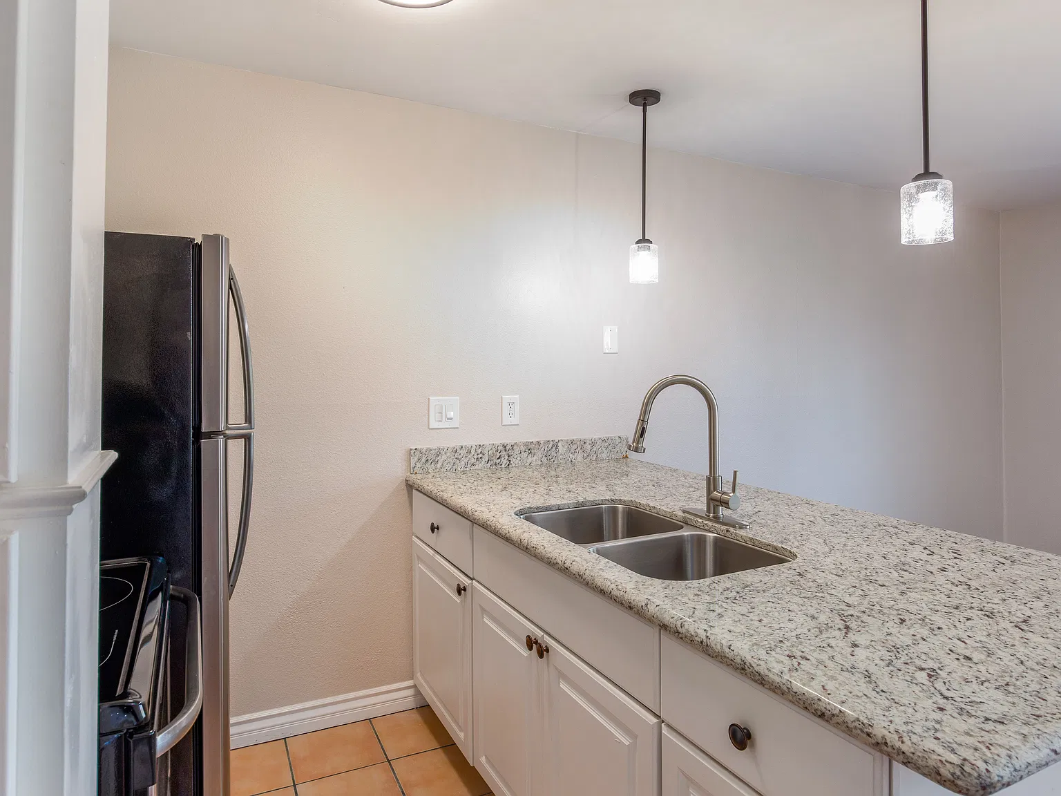 1 bed, $2,349 — Photo 4