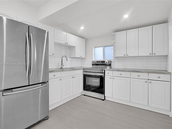 5th image of 2949 SW 14th St
