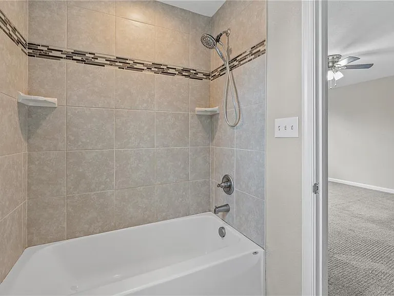 920 Douglas Ave — Photo 17