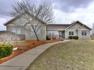 426 Eastern Trl, Mukwonago, WI 53149
