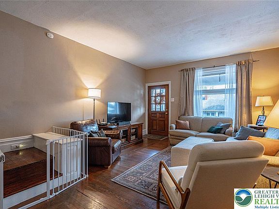 5th image of 1417 Lorain Ave