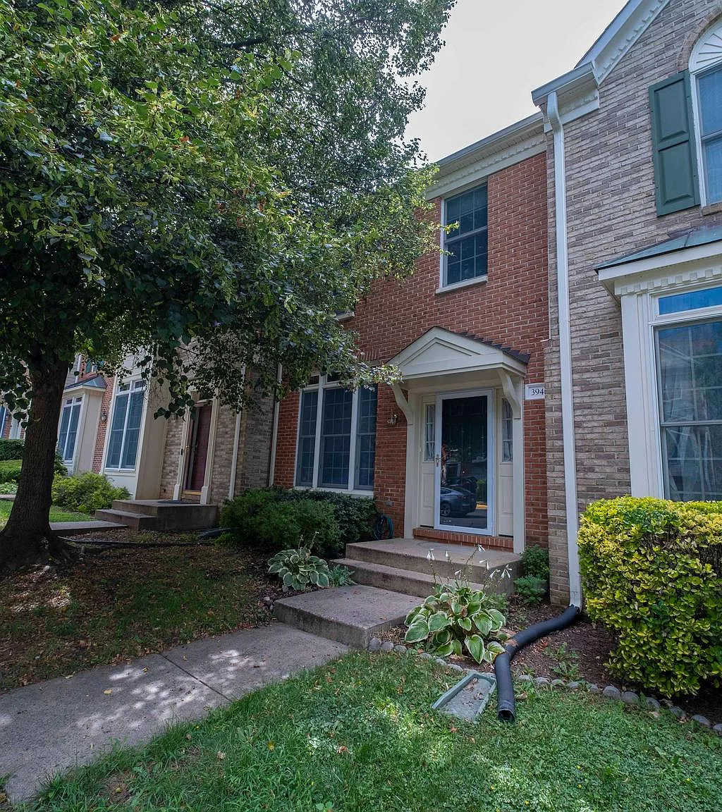 3 bed, 3.5 bath, 2305 sqft, $3,550 — Photo 3