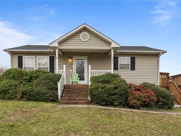 1231 Elwood Ct, Burlington, NC 27217