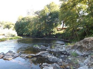 3562 Fish Hatchery Rd, Grants Pass, OR 97527