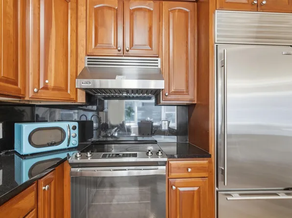 20 Avenue At Port Imperial image 4 of 45